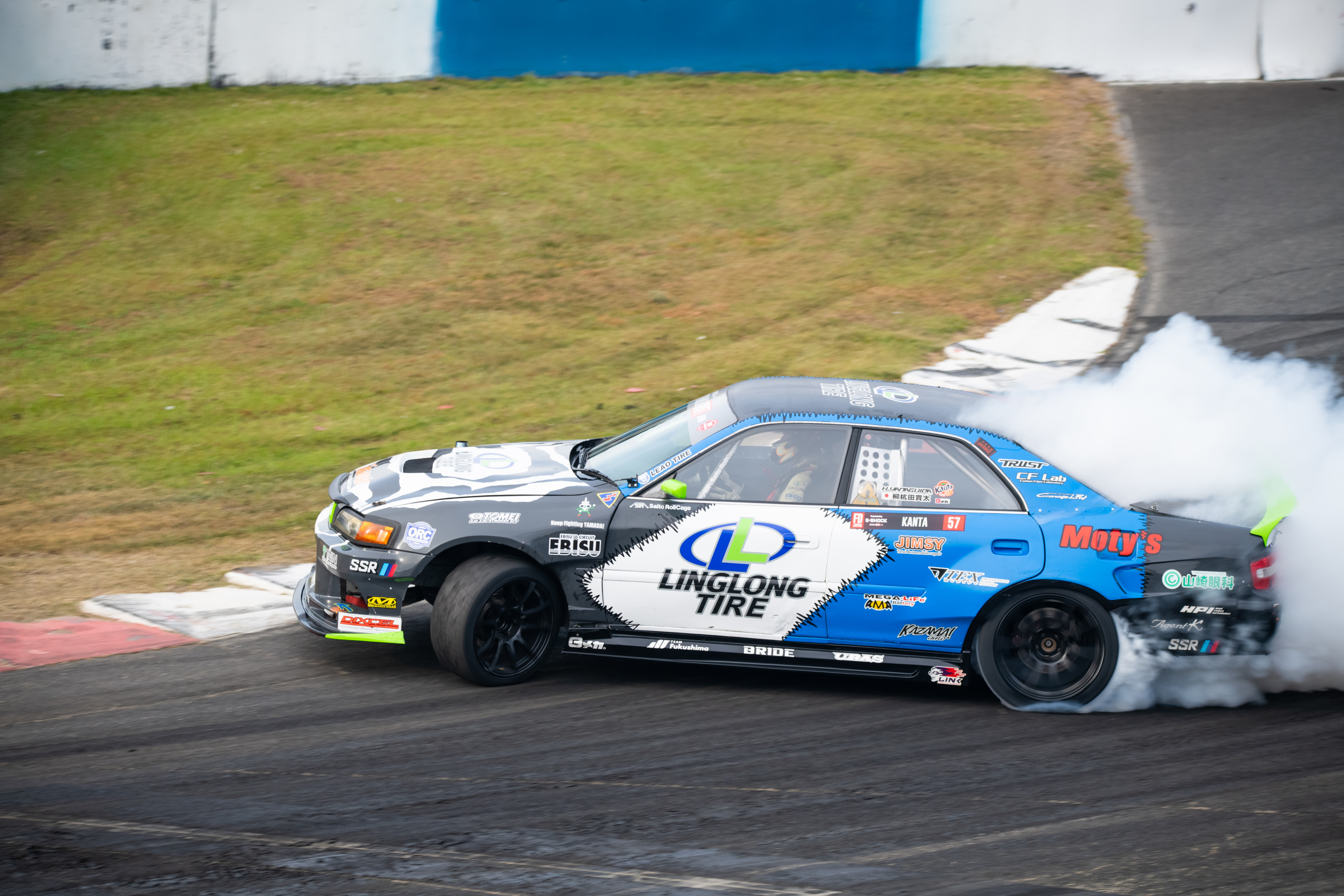 Linglong sponsored drift car on track